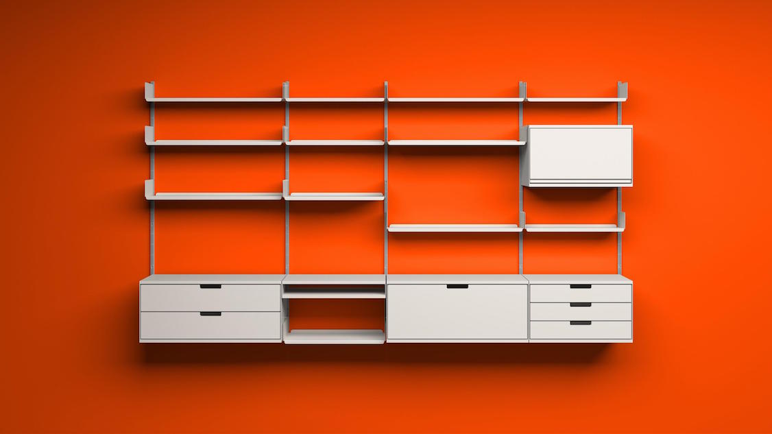 Enlarge image: Weiße Regalwand mit Schubladen hängt vor einer orangenen Wand